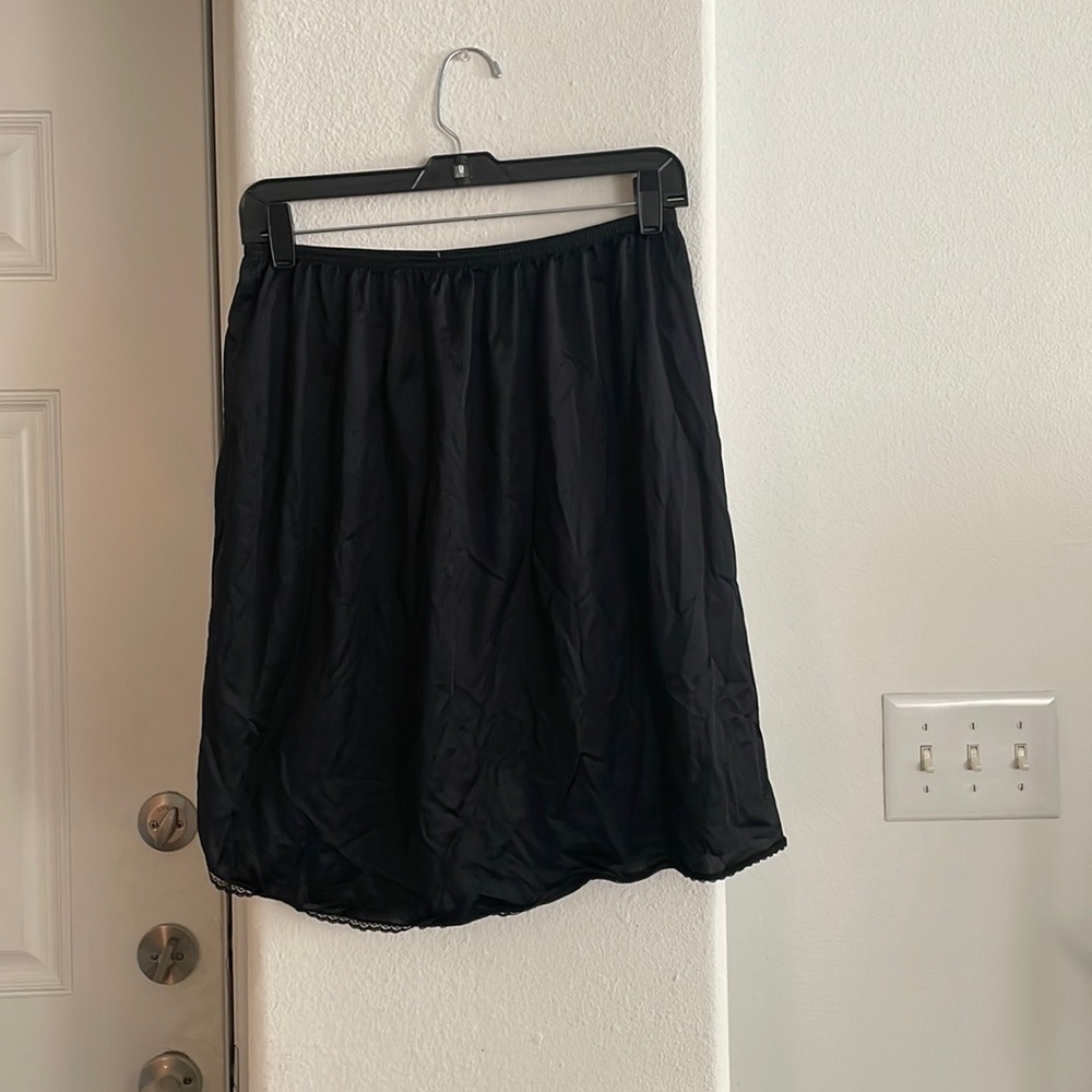 Vanity Fair Black Half Slip Size L